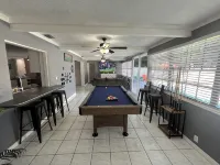 Sleeps 30 Large Heated Pool Home, 10 min to Hard Rock and 22 minutes to Beach - Family