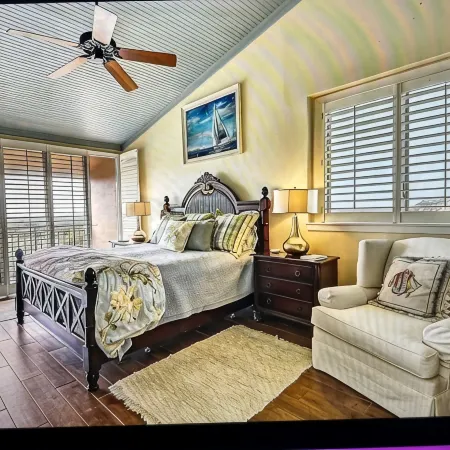 Oceanfront Penthouse Views,Elegant Natural Finishes,WiFi, 5 TV's, 4Bed, 3Bath