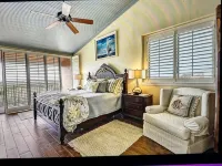 Oceanfront Penthouse Views,Elegant Natural Finishes,WiFi, 5 TV's, 4Bed, 3Bath - Villas