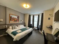 The Port Hotel - Baarit
