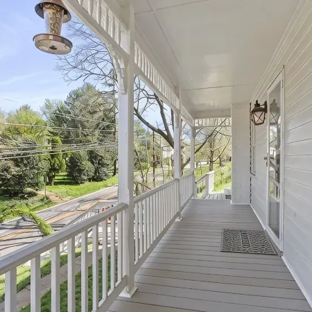 Farmhouse Writer's Retreat in Historic Shepherdstown