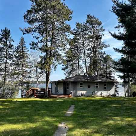 Relax in a cozy and private lake front cabin with breathtaking views!
