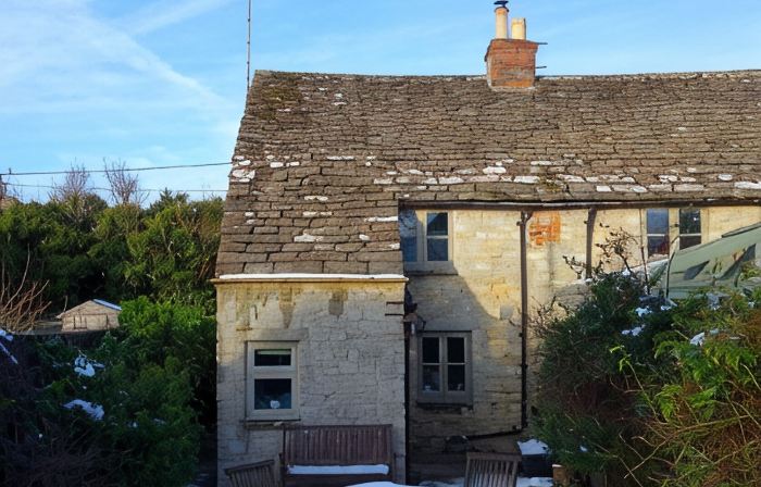 Charming, secluded, characterful cottage in the heart of Lechlade
