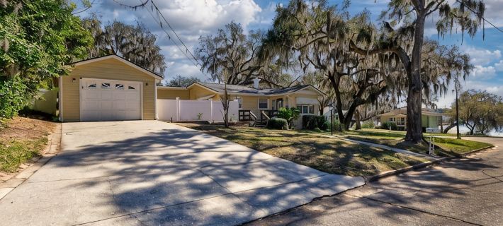 Cozy, Close to downtown Lake View home. Hotels in Clermont