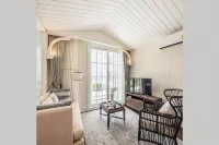 Grand Florida Poolview-1Br-Step to Jomtien Beach - Condos