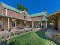 Rustic Manor Guest House Hotel berhampiran Yayasan Norval