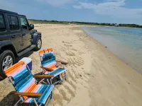 Chappaquiddick retreat-outdoor shower, hot-tub, decks, central AC-close to beach - 3 estrellas