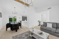 Casita Delray Oasis: 4Br with Pool, BBQ, Firepit, Pool Table - 4-Star