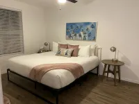 Grnd Floor Retreat Near Anna Maria Beaches.Beach Days-Easy Parking-Room to Relax - Apartments
