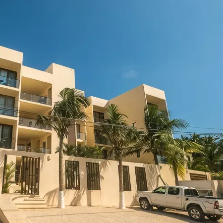 Create Unforgettable Memories in Your Beachfront Escape with Stunning Views!