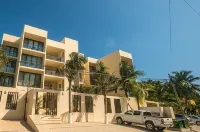 Create Unforgettable Memories in Your Beachfront Escape with Stunning Views! - Pools