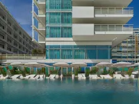 Falkensteiner Residences Jesolo - مسبح