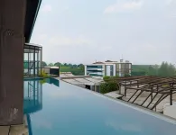 The Cozy Rooms at The Ayoma Residence Bsd, Serpong - مسبح