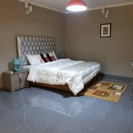 Ticheze Lodge and Car Hire