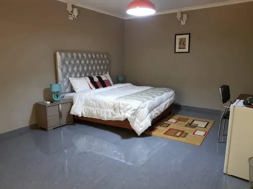 Ticheze Lodge and Car Hire - 3 звезды