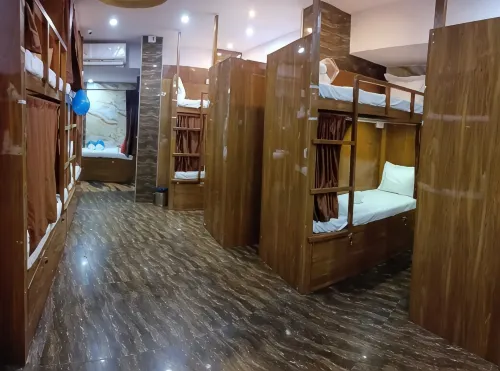Hotel Crystal Inn - Hostels