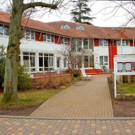 Hotel Haus Linden Hotele w: Prerow