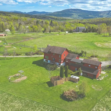 Dancing Horse Farm - 9Br Catskills Lodge on 30 Acres