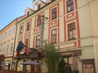 Hotel Barbarossa Hotels near Vyhlídkový altán na Zlatém vrchu