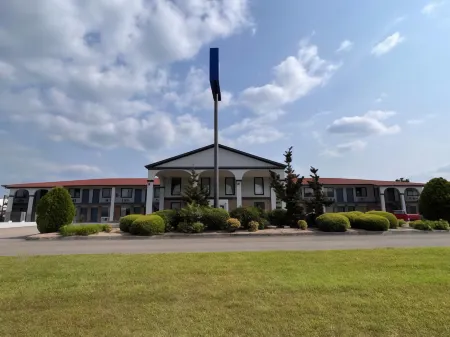 Americas Best Value Inn Blue Ridge Отели в г. Хотхаус