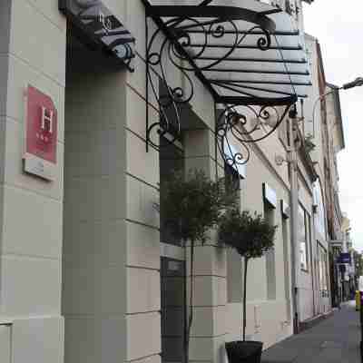 Hôtel le Dauphin Hotel Exterior