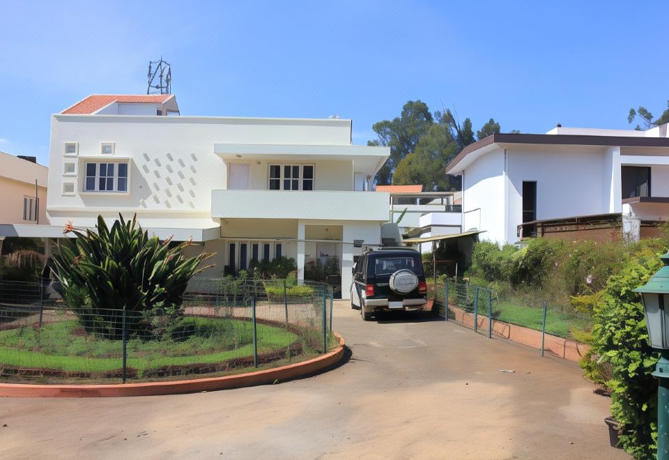 Colonels Inn - Housity