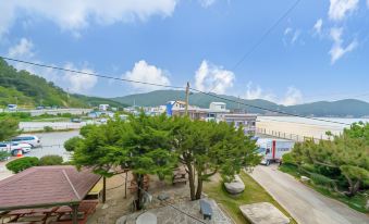9. 삼척 해향펜션..