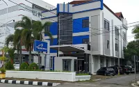 Hotel Femina Hotels in Padang