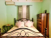 Sensational 2 Bedroom Getaway in Florence Hall
