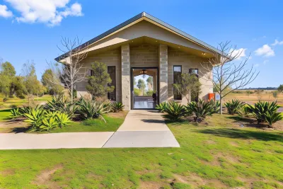 Quality Suites DOlive Hotels in Werribee