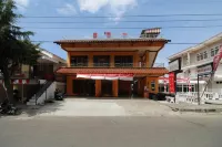 RedDoorz near Sarangan Lake Hotel dekat Pasar