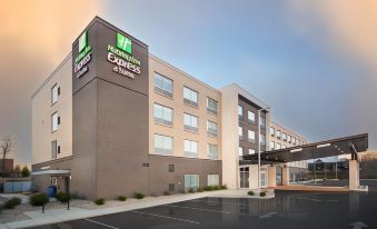 Holiday Inn Express & Suites Florence - Cincinnati Airport