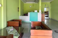 RedDoorz Syariah Near SMA N 6 Hotels in Pipa Jaya