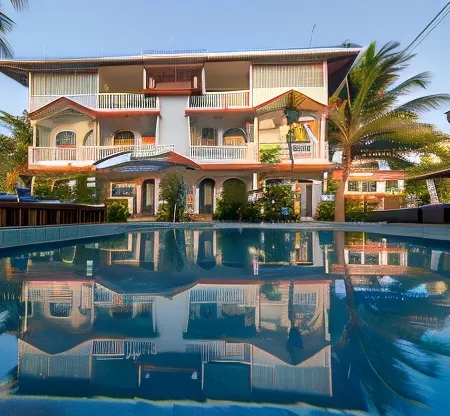 La Vaiencia Beach Resort, Morjim Beach
