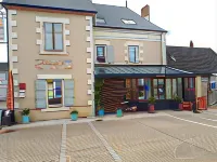 Au Bosquet Fleuri Hotels near Aire de loisirs