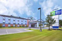 Holiday Inn Express & Suites Harrington Hotels in Milford