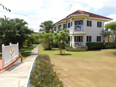 Pipers Cove Resort Hotels near Runaway Bay