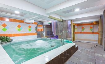7 Kholmov Hotel