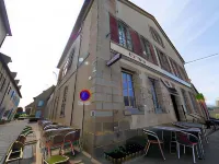 L'Alzire - Logis Auberge Culturelle Hotel a Creuse