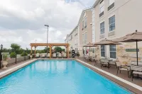 Best Western Plus Georgetown Inn  Suites فنادق في Georgetown
