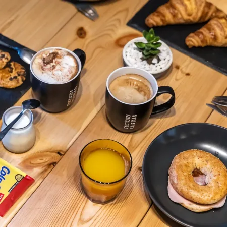 Factory Hostels Barcelona Отели рядом с достопримечательностью «Железнодорожный вокзал Саррия»