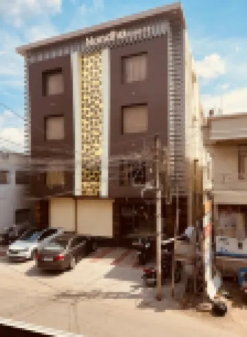 Nandha Grande 티러퍼 호텔