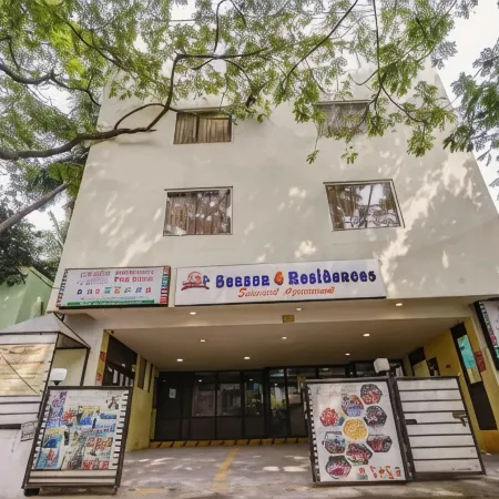 Season 4 Residences -Thiruvanmiyur (Near Tidel Park and Apollo Proton Cancer Center) Отели рядом с достопримечательностью «Храм Ашталакшми»