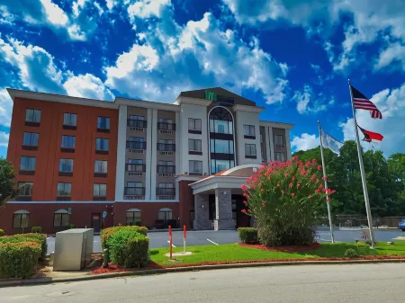 Holiday Inn Express & Suites Wilson-Downtown