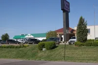 Motel 6 Hastings NE - parking