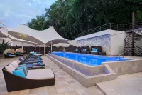 Radisson Hotel Brunei Darussalam - Pools