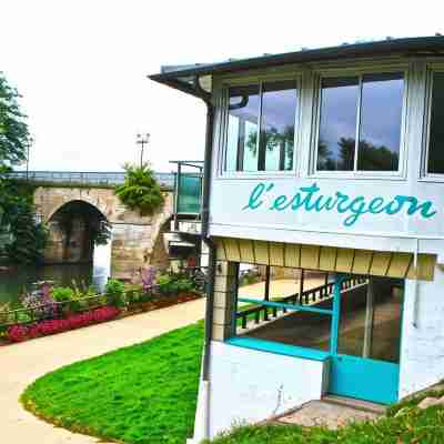 Hotel Restaurant L'Esturgeon. Hotel Exterior