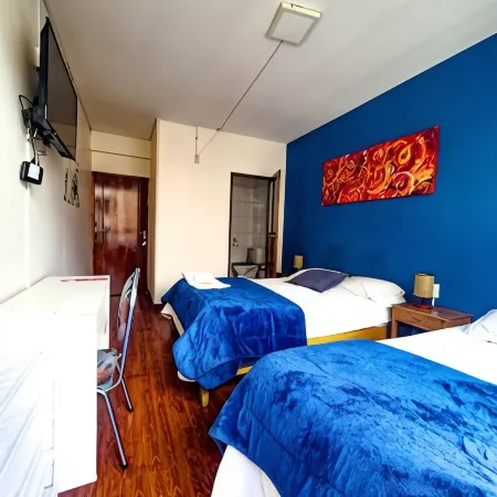 Lobo Hostel la Paz