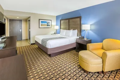 La Quinta Inn & Suites by Wyndham Denison - N. Lake Texoma Hôtels à : Denison