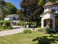 The Villa Bed and Breakfast Hotels in Westerly